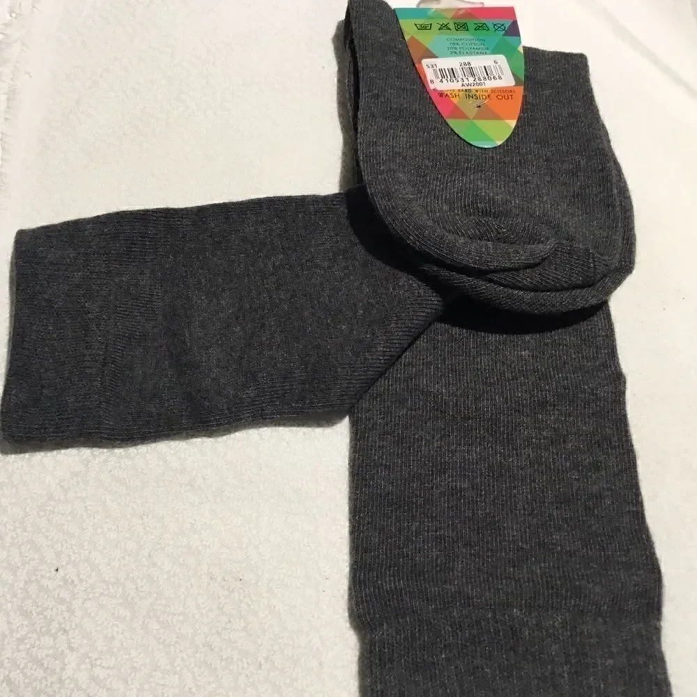 SALE. BUT 5/$10 and save.  NWT Girls Knee Socks Size 6 Grey